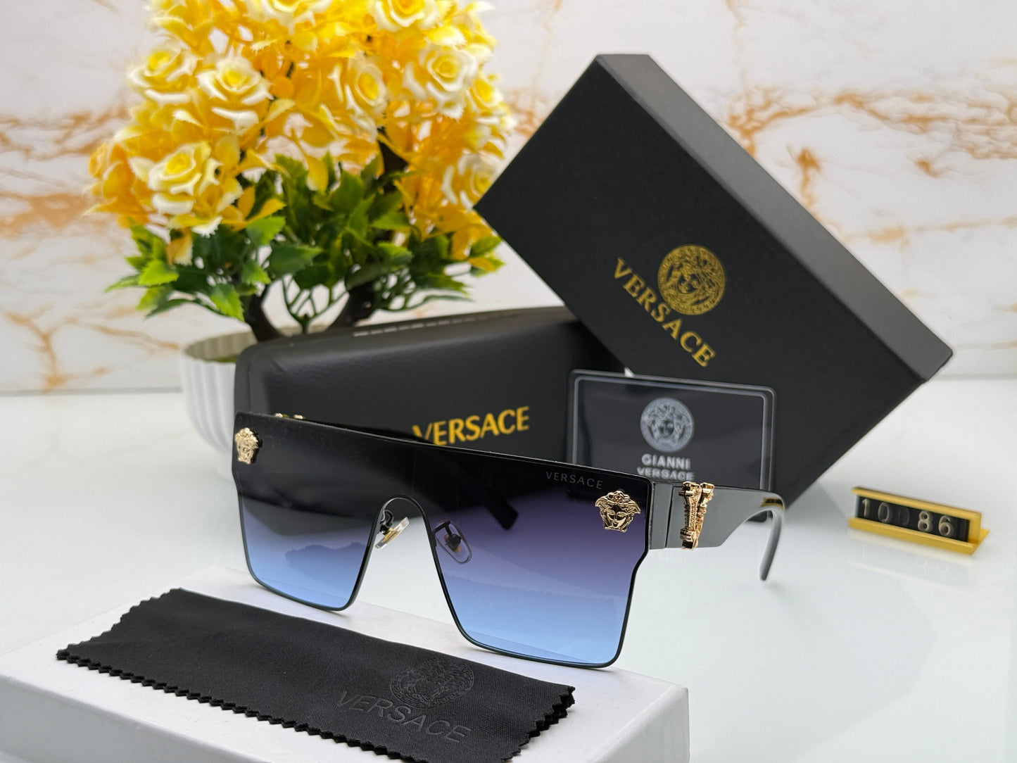 VERSACE