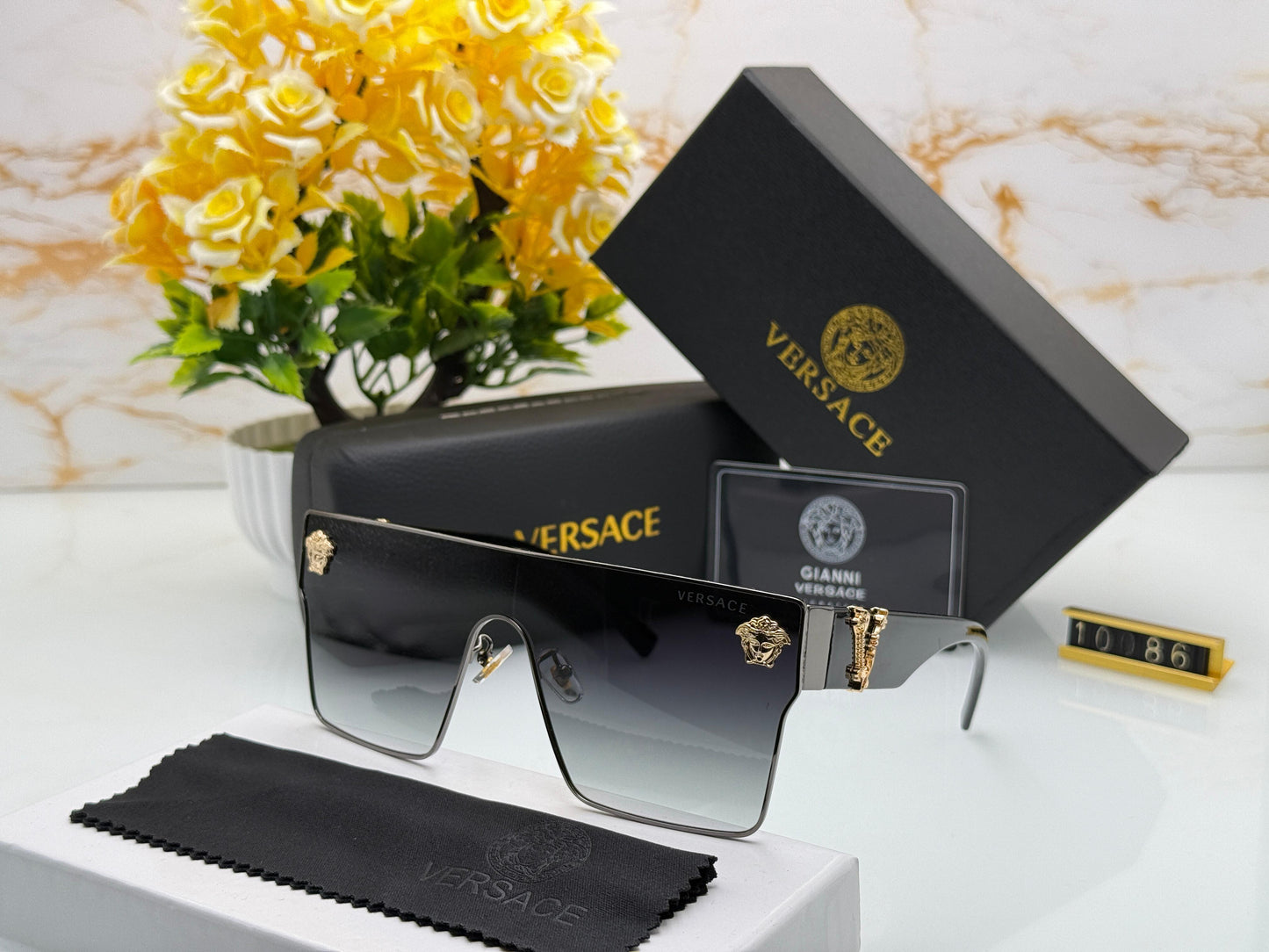 VERSACE