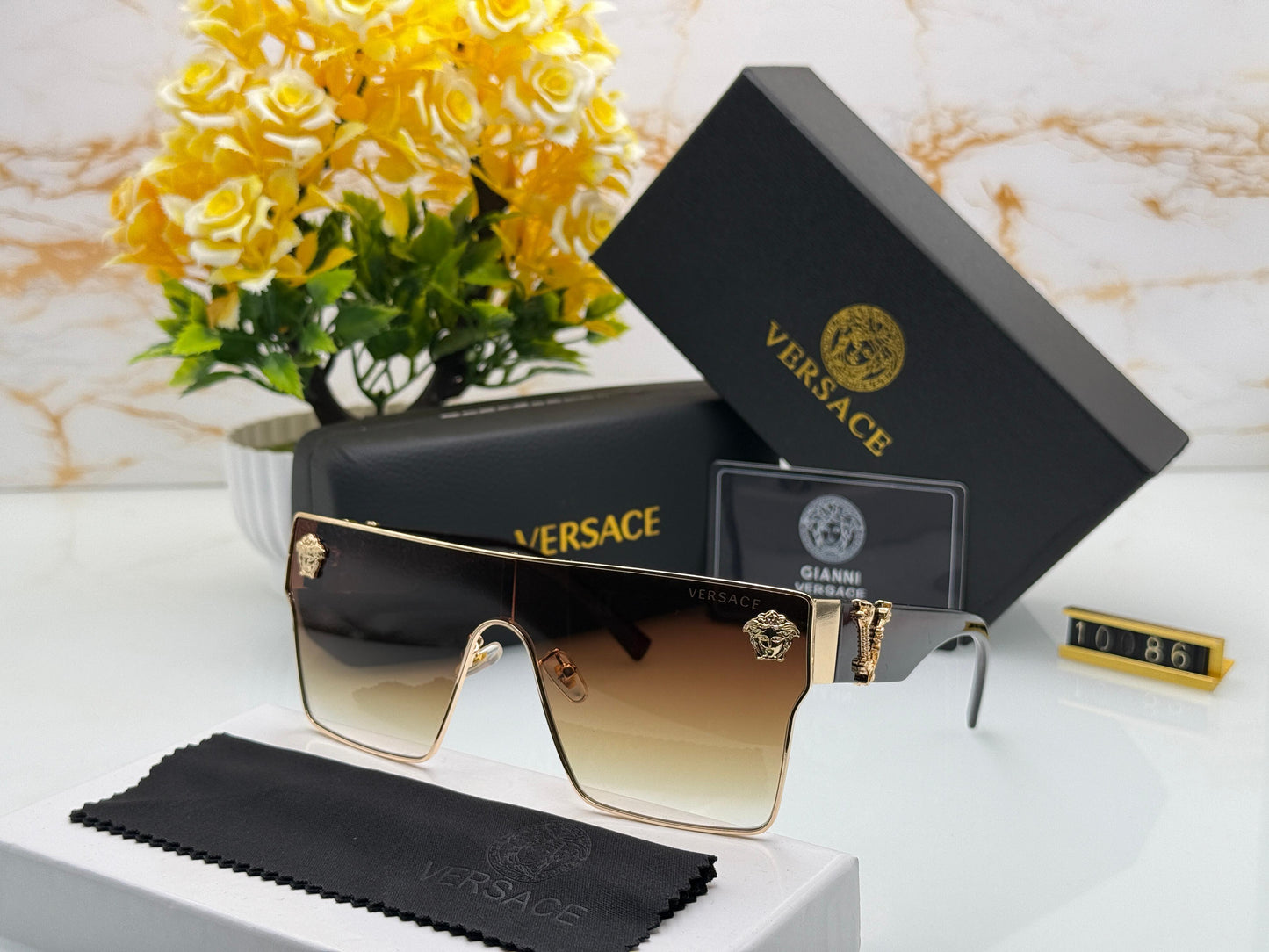 VERSACE