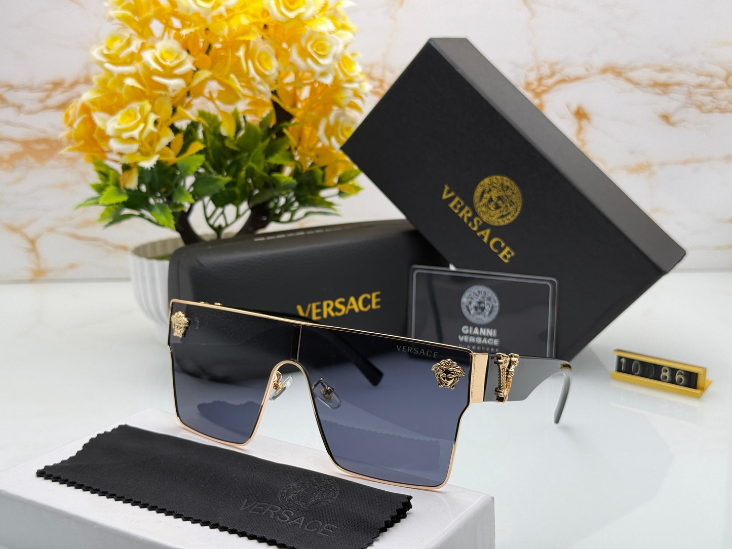 VERSACE