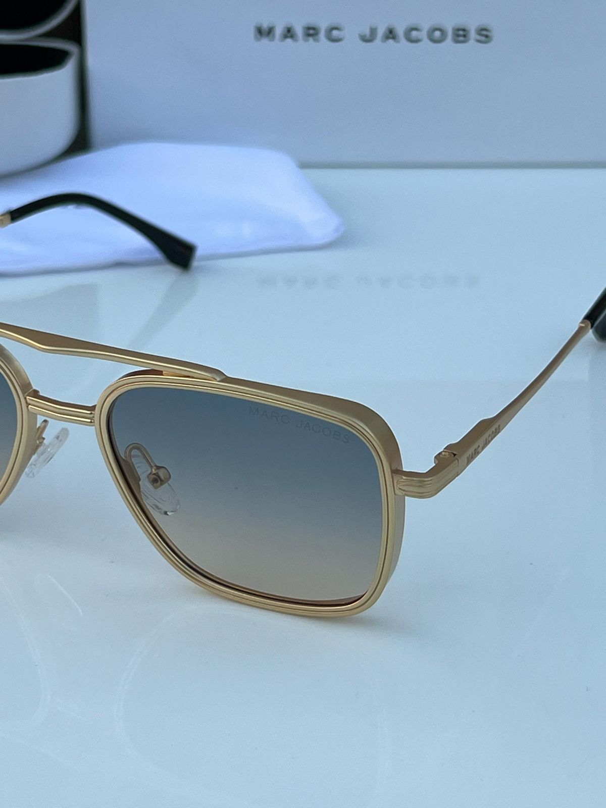 MARC JACOBS