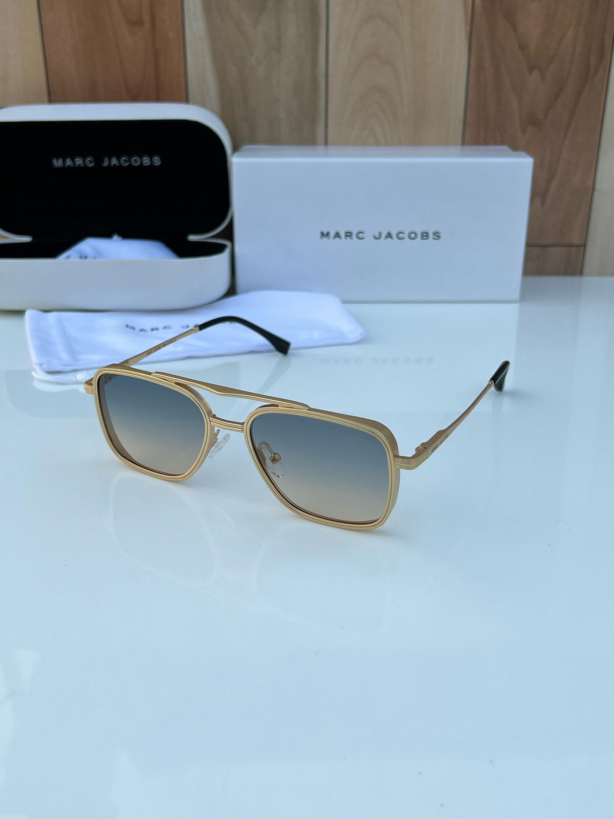 MARC JACOBS