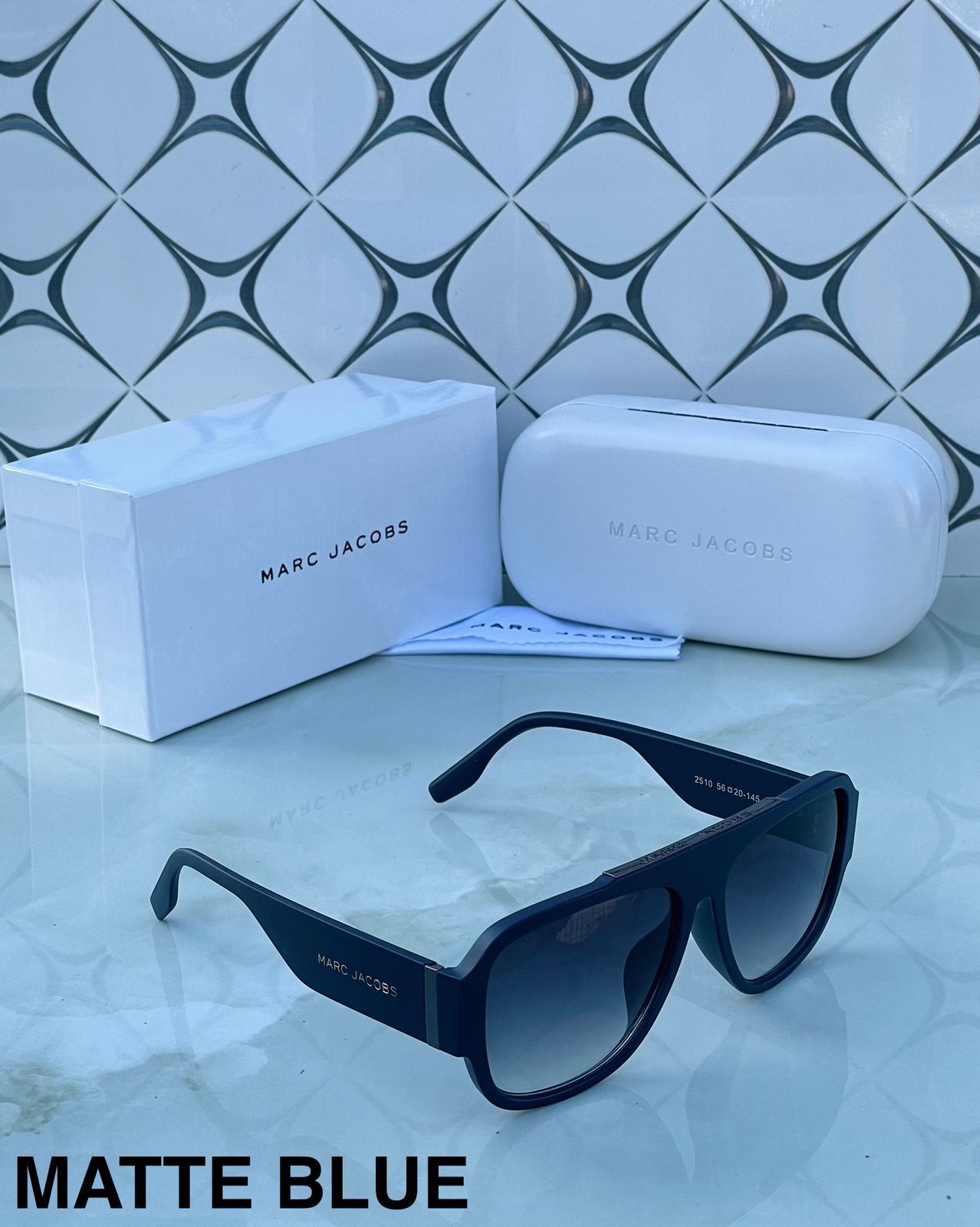 MARC JACOBS