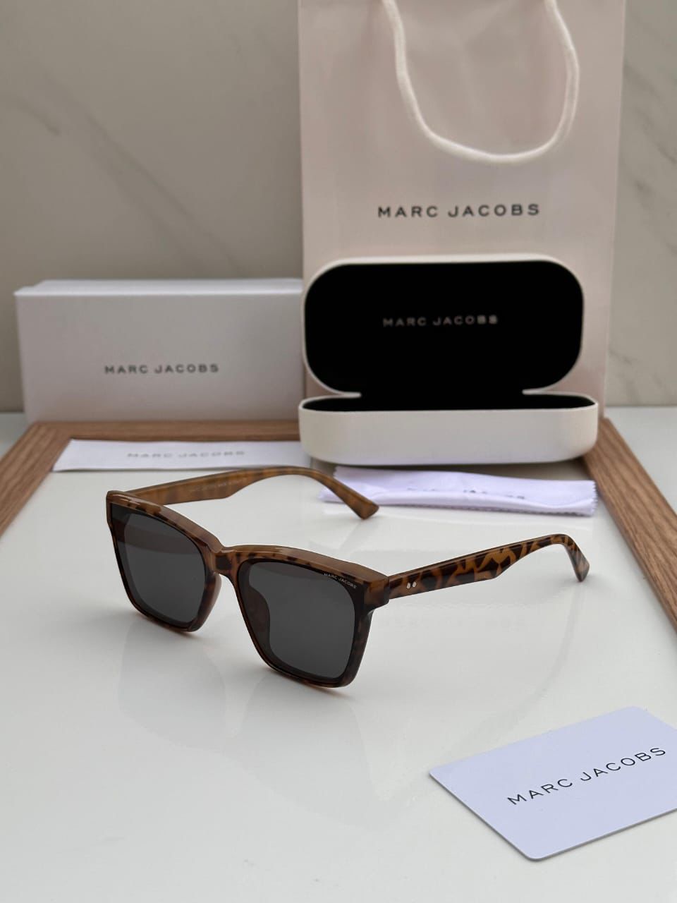 MARC JACOBS